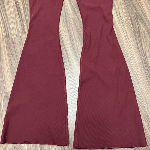 Outdoor Voices SuperForm Rib Flare Pant Stretchy Bell Bottom In Burgundy Size xs - Picture 7 of 12